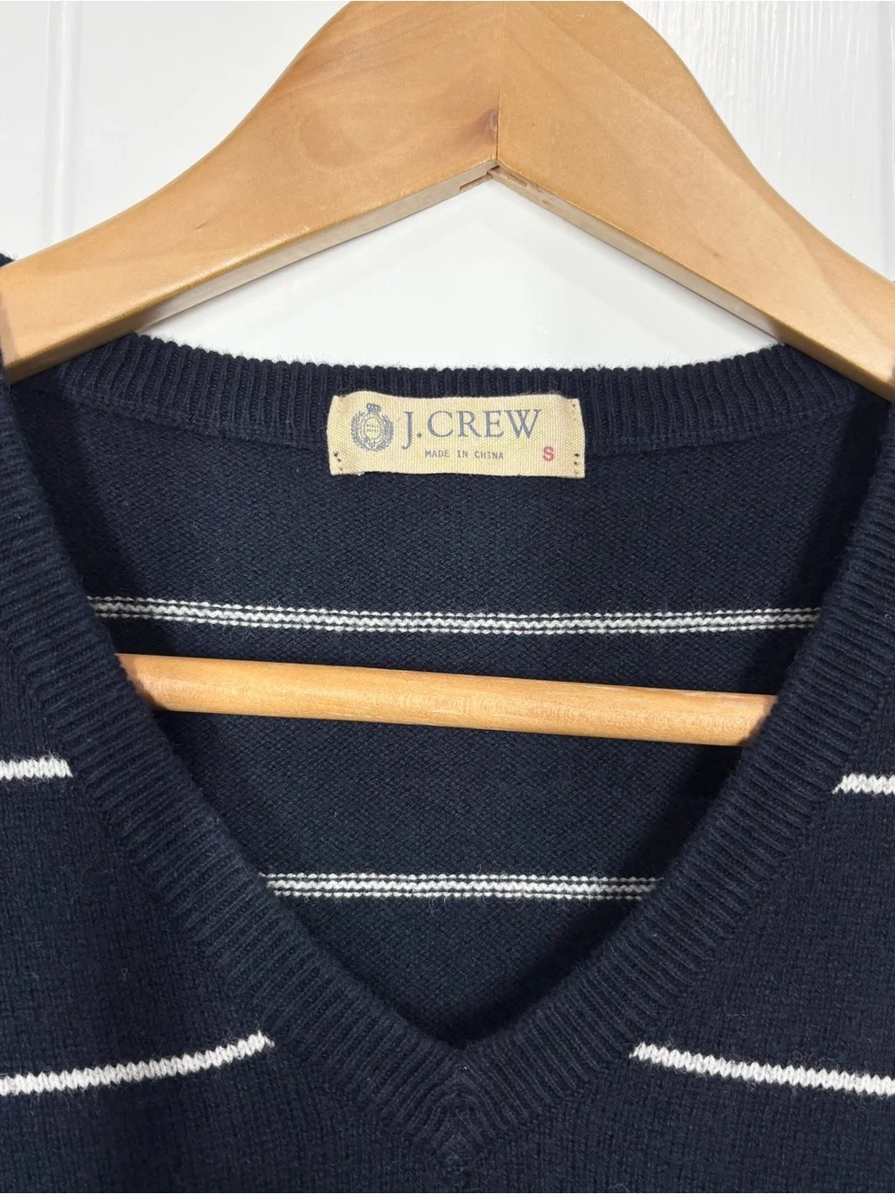 J. Crew Men’s V-Knit Sleeveless Striped Vest Size Small Navy Blue White